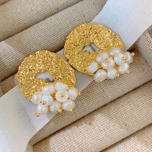 NWOT French vintage pearl earring